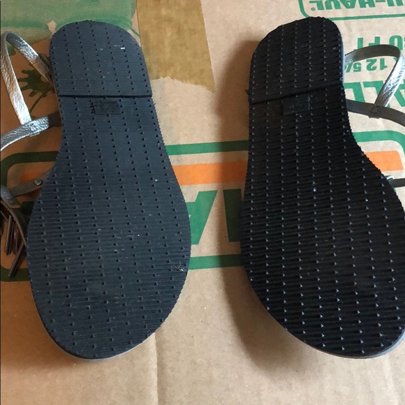 SOLD*** Havaianas 37-38 gray pewter sandals - Picture 4 of 5